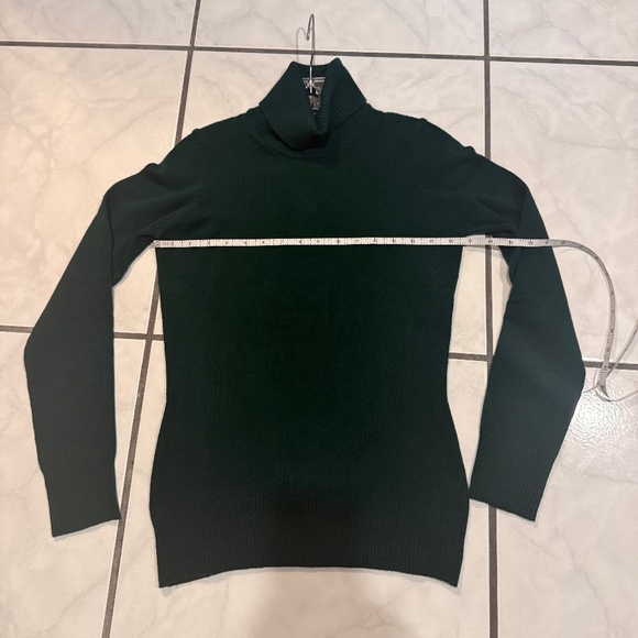 EXCELENT CONDITION FRENCH CONNECTION HUNTER GREEN TURTLE NECK IN SMALL - Picture 1 of 6